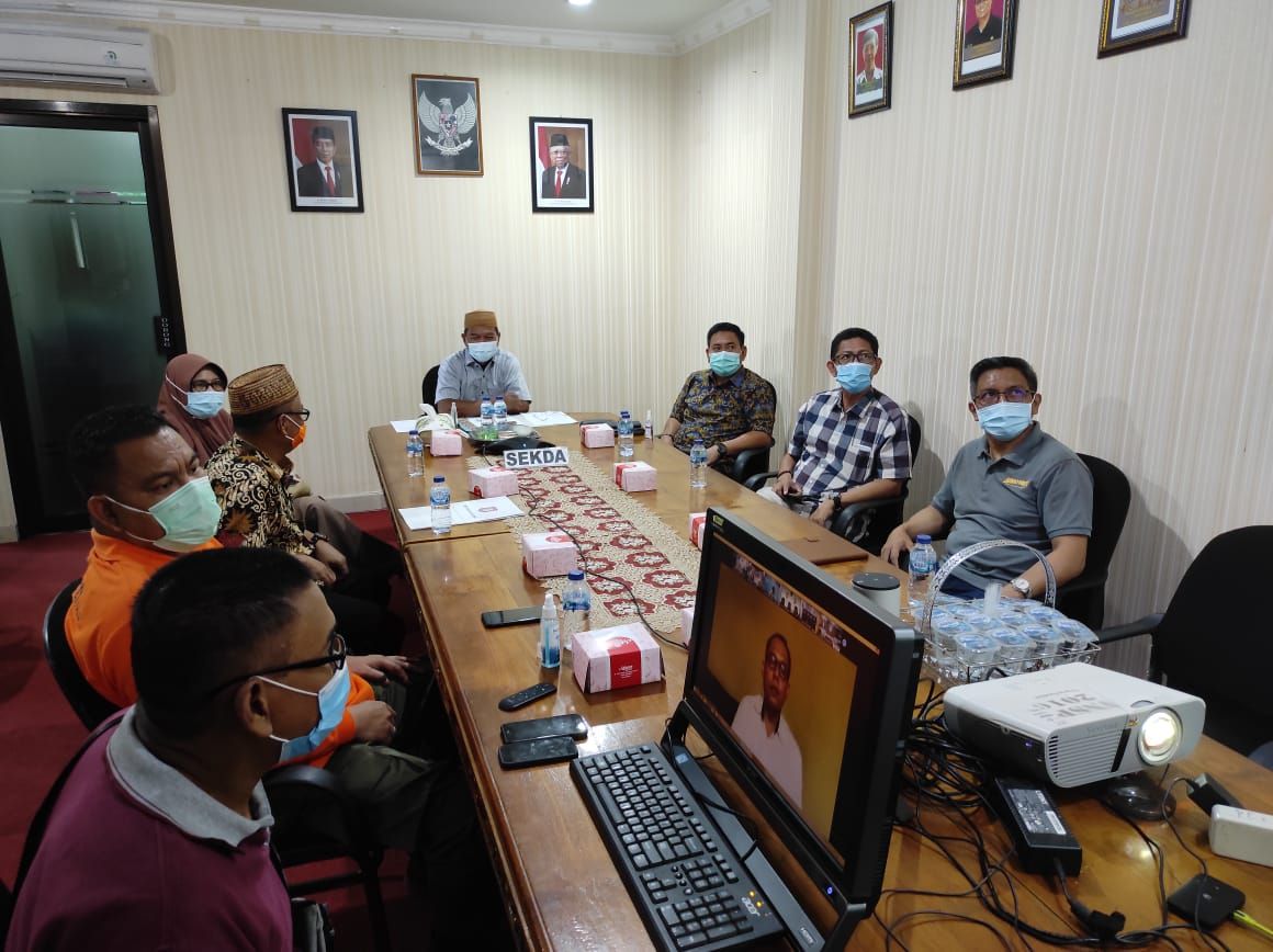 Suasana rapat Koordinasi Pelaksanaan Pilkada Serentak 2020 yang diikuti Sekprov Gorontalo bersama Pimpinan OPD terkait di lingkup Pemprov Gorontalo secara virtual, di Aula Kantor Inspektorat Provinsi Gorontalo, Rabu (9/12/2020). (Ryan-Humas).