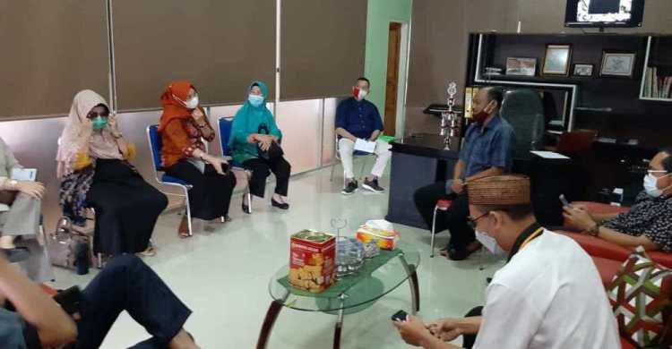 Komisi IV DPRD Provinsi Gorontalo, saat Kunker di Kantor Dinas Capil Boalemo. (ist).