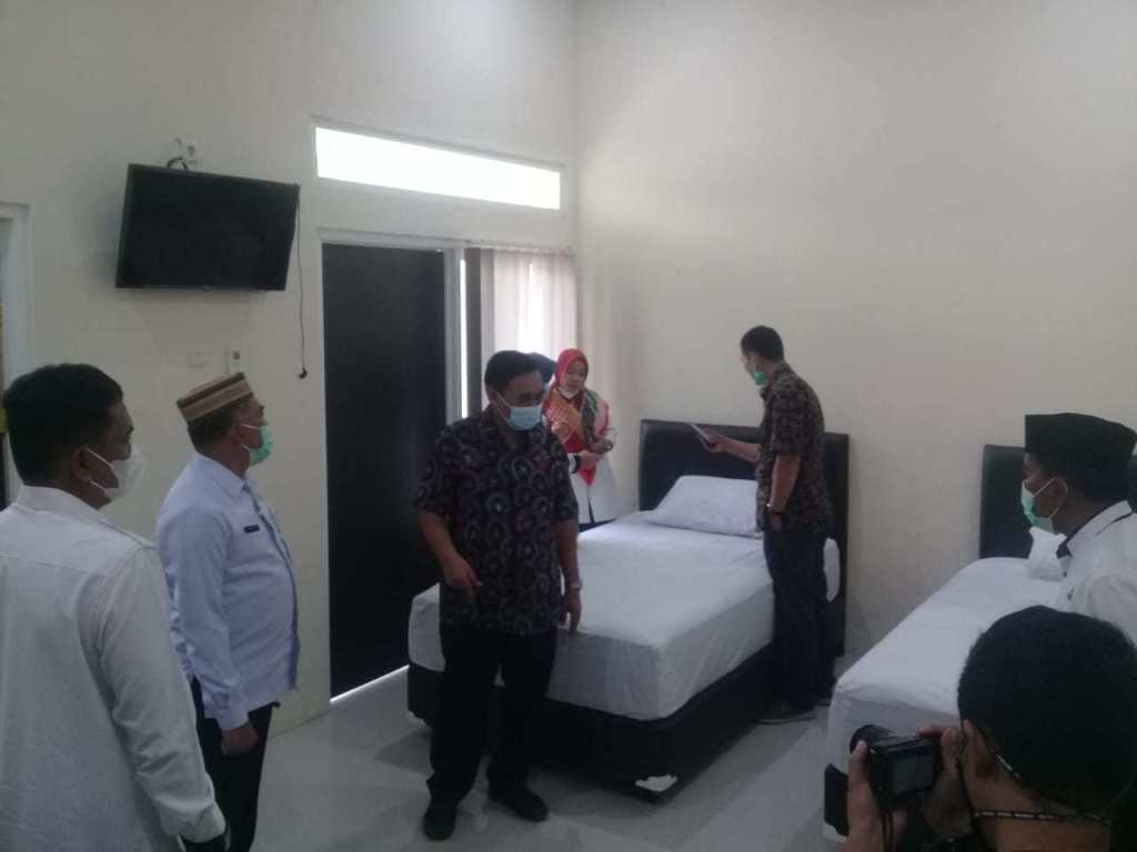 Jajaran Anggota DPRD Provinsi Gorontalo, saat meninjau langsung fasilitas yang ada di asrama haji pada reses masa sidang kedua.
