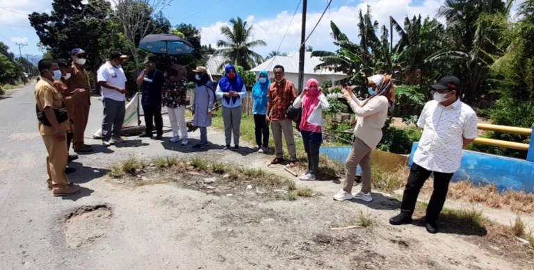 Kunjungan Anggota DPRD Provinsi Gorontalo di Jembatan Bongomeme. (Istimewa)