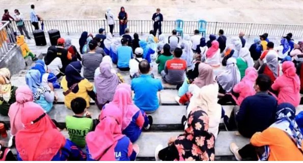 Tatap muka Bupati Hamim Pou dengan kepala sekolah se kabupaten Bone Bolango. Foto: humas