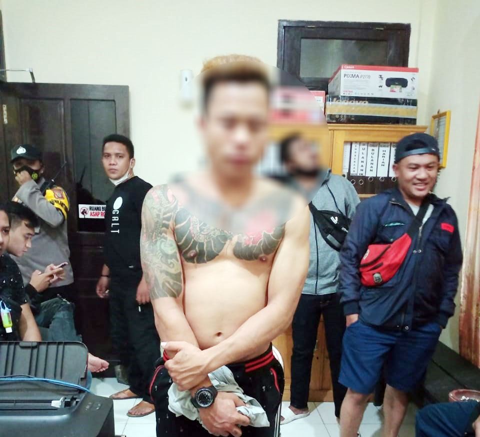 TERCIDUK: Jo pleaku penikaman rekannya sendiri, Ulis. Foto: Istimewa