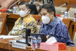 Menteri Kesehatan Budi Gunadi Sadikin mengatakan vaksin Covid-19 dosis ketiga atau booster tidak akan gratis bagi orang yang mampu. (HENDRA EKA/JAWA POS)