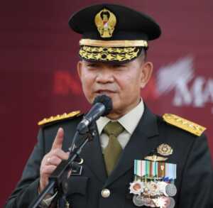 Kepala Staf Angkatan Darat (KSAD) Jenderal TNI Dudung Abdurachman memberikan keterangan pers usai pelantikan di Istana Kepresidenan, Jakarta, Rabu (17/11/2021). Foto: Hafidz Mubarak A/ANTARA FOTO