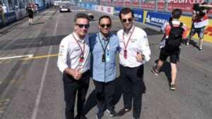 Anies Baswedan (tengah) bersama CEO FIA Formula E. (Foto: Instagram)
