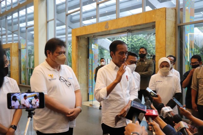 Presiden Joko Widodo menilai Program Kartu Prakerja sebagai salah satu program yang berhasil di pemerintahannya. Secara khusus, Presiden memuji kinerja Menteri Koordinator Bidang Perekonomian Airlangga Hartarto sebagai salah satu motor penggerak keberhasi