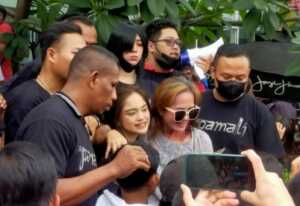 Jeje Slebew saat memberikan klarifikasi soal video viral marah-marah (Abdul Rahman/JawaPos.com)