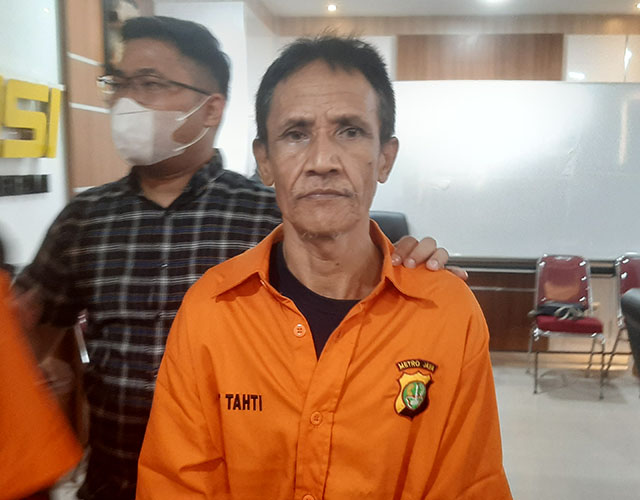Wowon Erawan alias Aki begitu tegan memerintahkan Solihin alias Duloh untuk membunuh Bayu yang baru berusia 2 tahun. (Sabik Aji Taufan/JawaPos.com)