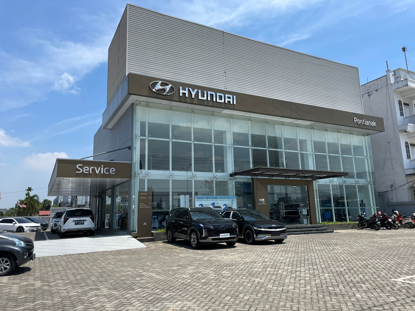 Showroom Hyundai Pontianak di Jl Arteri Supadio No 9, Kubu Raya.