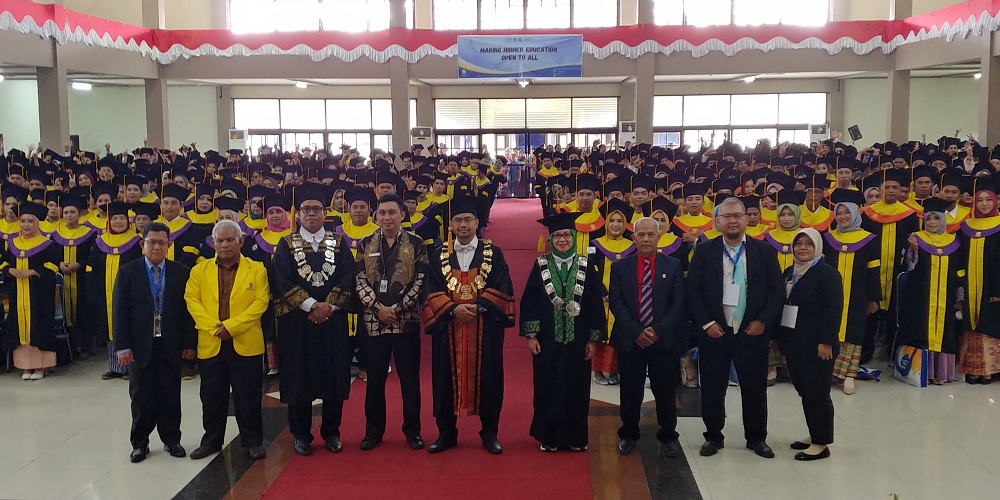 Universitas Terbuka (UT) Pontianak menggelar Wisuda di Gedung Auditorium Universitas Tanjungpura.