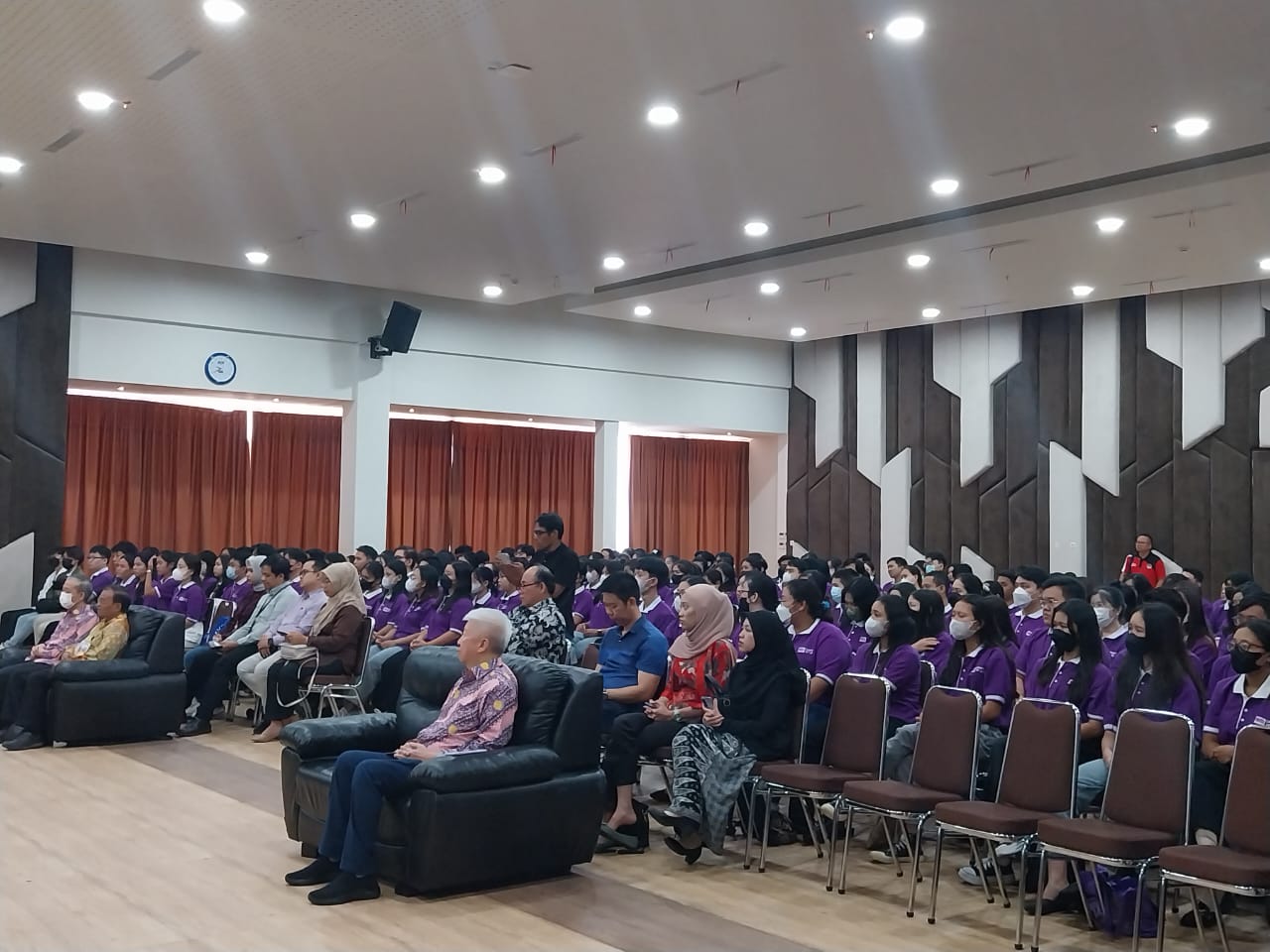 Suasana Kuliah Umum bertajuk &lsquo;Perkembangan Hubungan Bilateral Sarawak dan Indonesia Pasca Pandemi Covid-19&rsquo; oleh UWD Pontianak