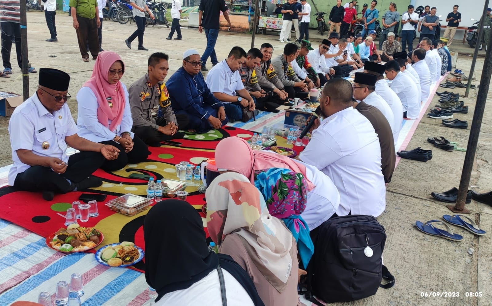 DOA SELAMAT: Pembacaan doa selamat dimulainya rangkaian kegiatan Robo-Robo 2023 di Kuala Mempawah.