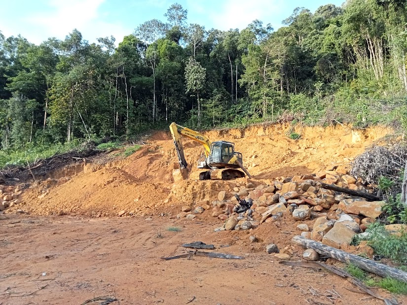 SUMBER AIR: Sumber mata air masyarakat di Desa Durian Sebatang, Kecamatan Seponti, yang telah dikeruk beberapa waktu lalu untuk pembangunan. ISTIMEWA