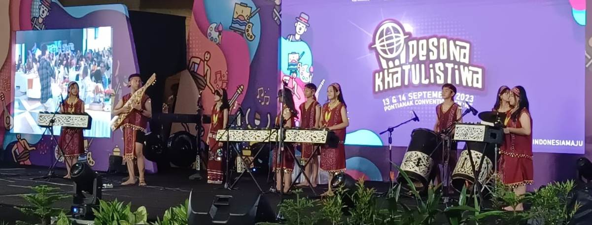 MUSTRAS: SMP Suster Pontianak yang menampilkan musik tradisional dalam ajang GSMS di PCC, Rabu (13/9). ISTIMEWA