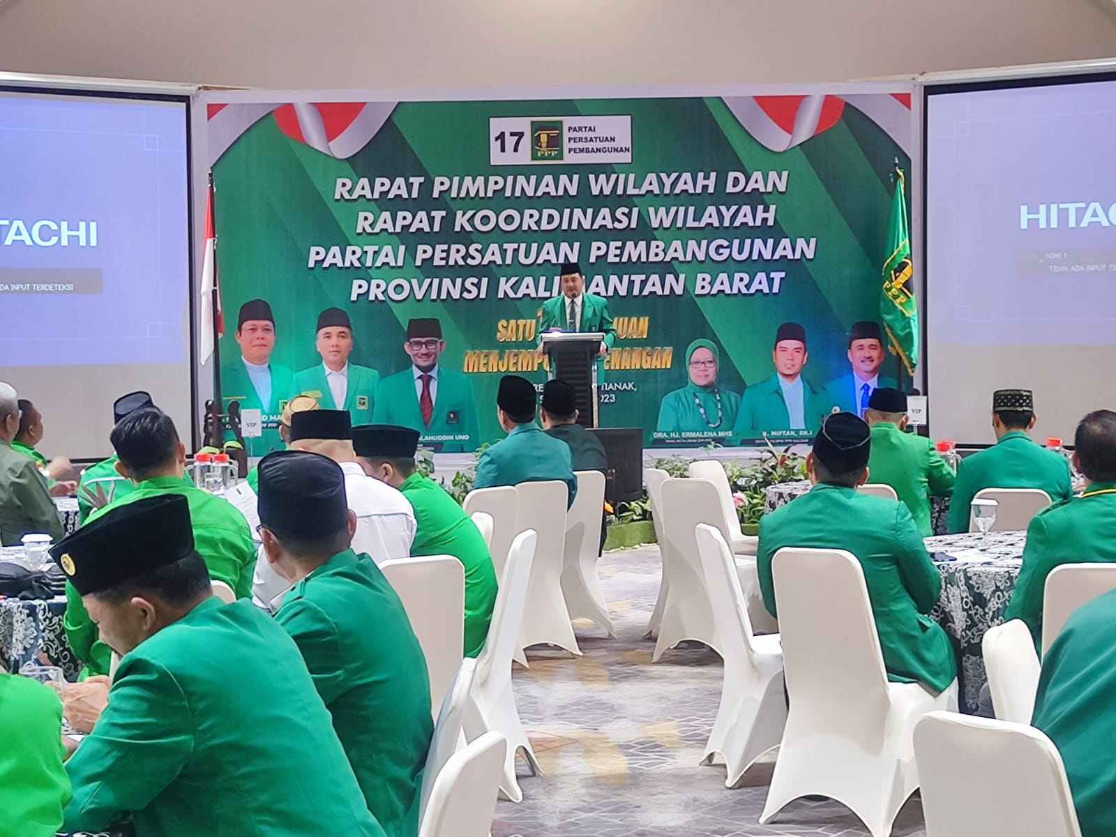 Foto: Abang Muhammad Nasir, Ketua DPW-PPP Kalbar memberikan semangat dan motiviasi kepada para caleg, pengurus dan kader PPP se-Kalbar.