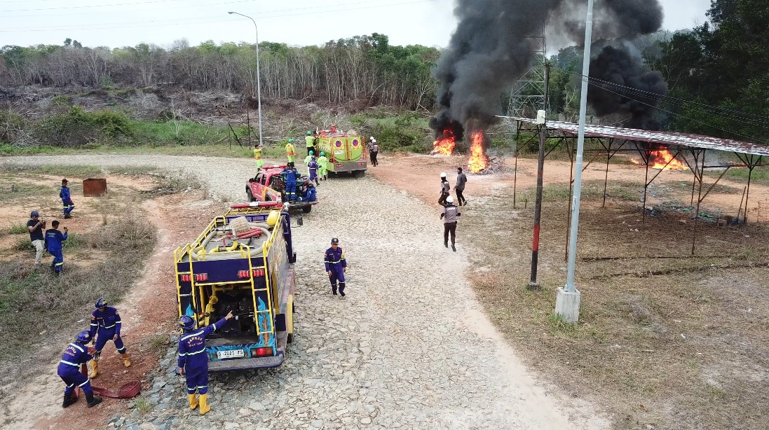 Simulasi Kebakaran Area PLTU 2 Kalbar (2 x 27,5 MW) dilaksanakan pada tanggal 16 September 2023. Peserta termasuk Petugas Keamanan PLTU dipandu oleh 4 damkar.