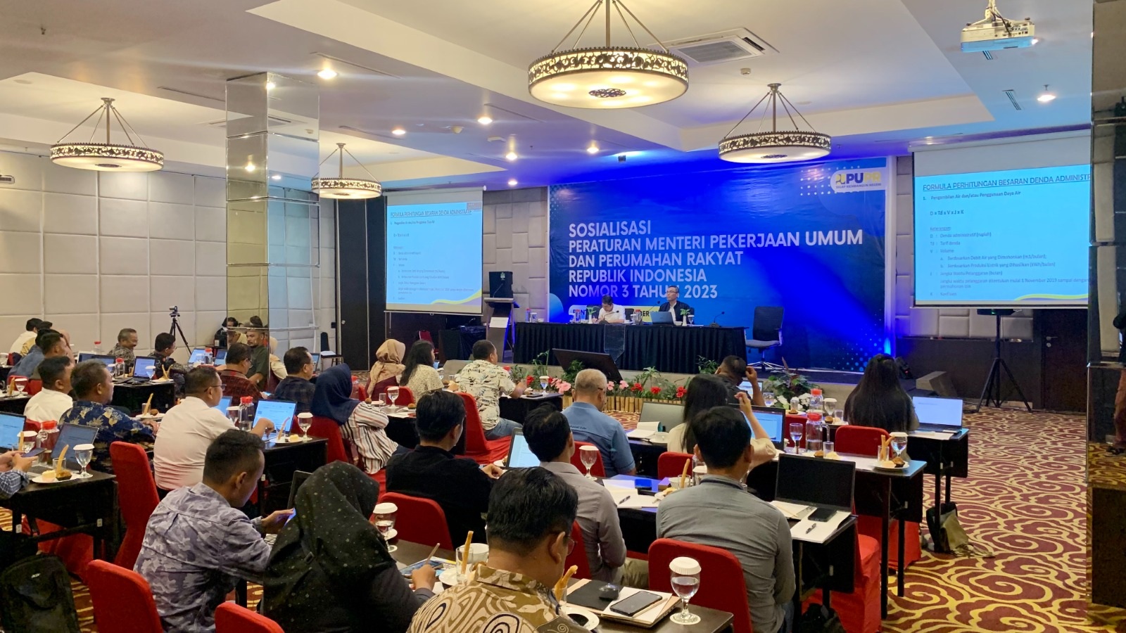 SOSIALISASI: Analis Hukum Ahli Muda-Bagian Hukum dan Komunikasi Publik Setditjen Sumber Daya Air Dwi Purnomosaat memberikan sosialisasi tentang Permen PUPR Nomor 3 Tahun 2023di Hotel Mercure. IST