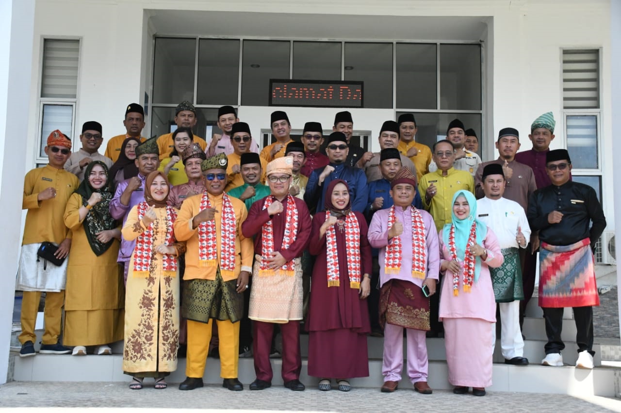PAMIT: Bupati Kayong Utara, Citra Duani bersama Wakil Bupati Kayong Utara, Effendi Ahmad periode 2019-2023 saat pamit kepada sejumlah pihak.