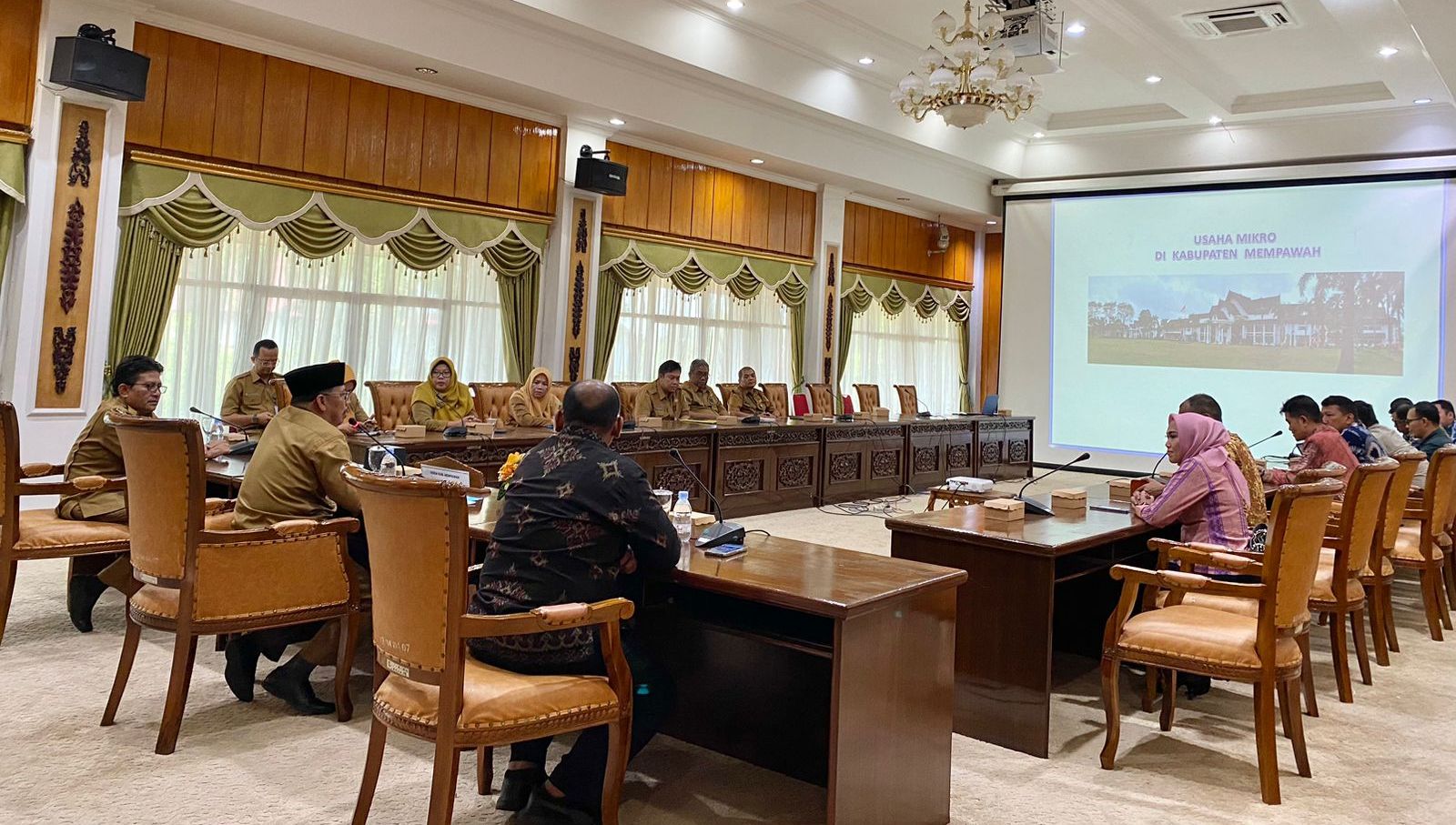 KUNJUNGAN: Sekda Mempawah, Ismail saat menerima kunjungan koordinasi degan KPKNL. ISTIMEWA