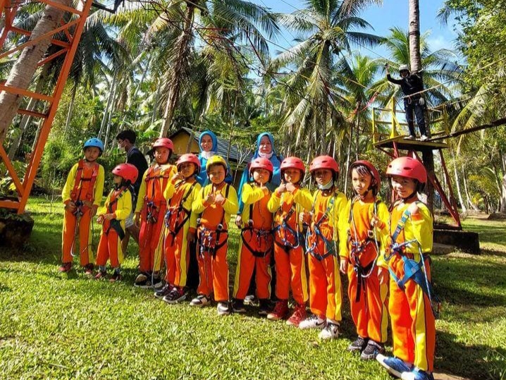SERU: Keseruan anak-anak TK IKAL bermain wahana di playground Taman Agrowisata Rekadena. IST