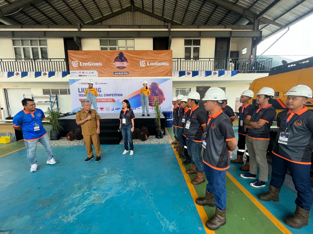 Bupati Kubu Raya, Muda Mahendrawan memberikan arahan kepada peserta Liugong