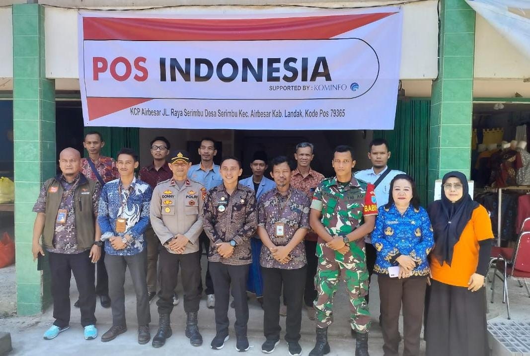 RESMIKAN: Suasana peresmian Kantor Pos Cabang Pembantu (KCP) Kecamatan Air Besar, Senin (2/10).