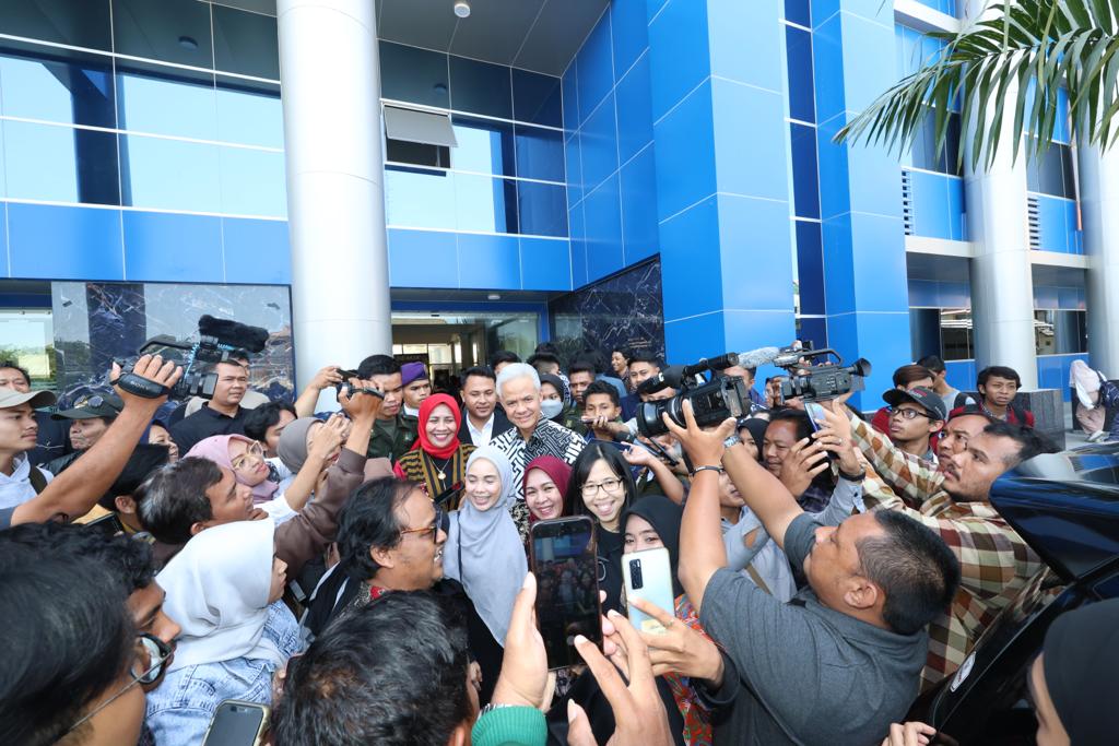 GENERASI PENERUS: Ganjar Pranowo menghadiri acara temu daerah BEM Nusantara Jawa Timur di Universitas Dr Soetomo (Unitomo) Surabaya, pada Sabtu (23/9).