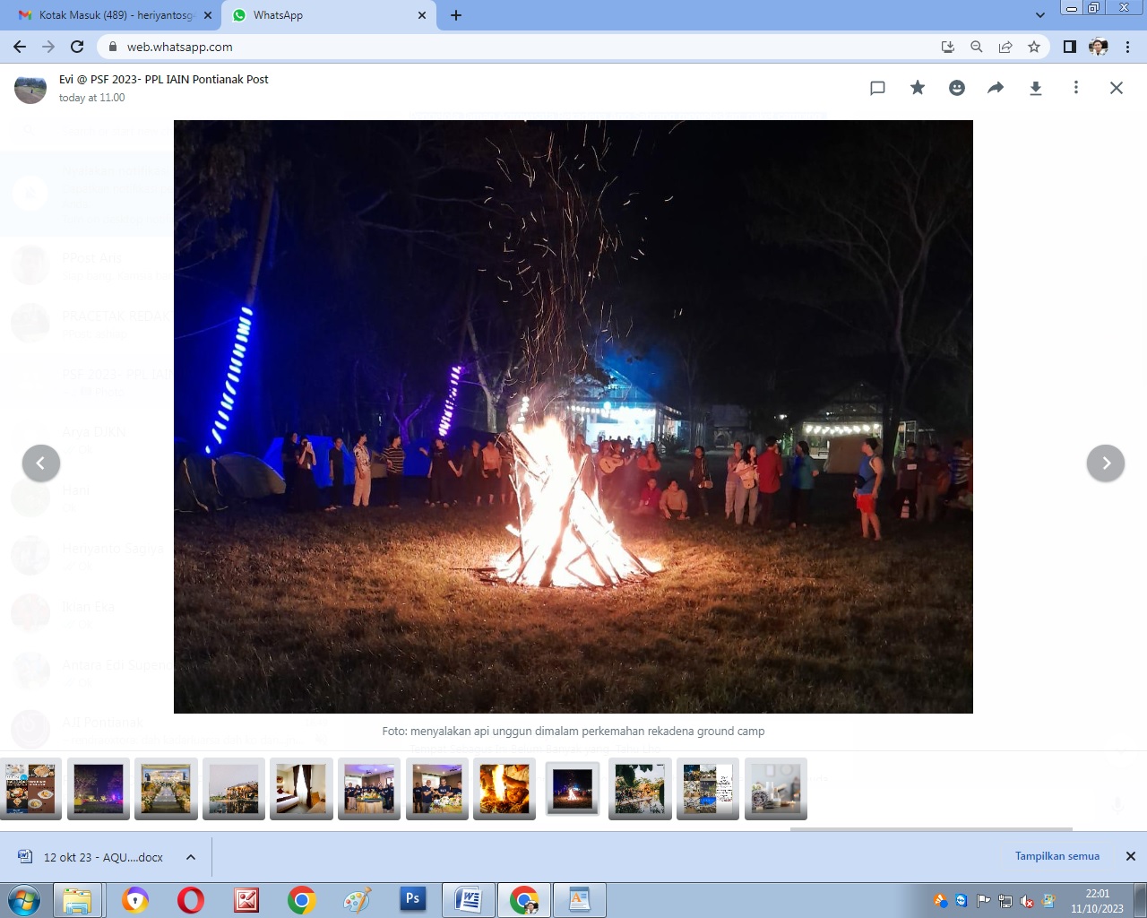 API UNGGUN: Menyalakan api unggun di malam perkemahan Rekadena Ground Camp.