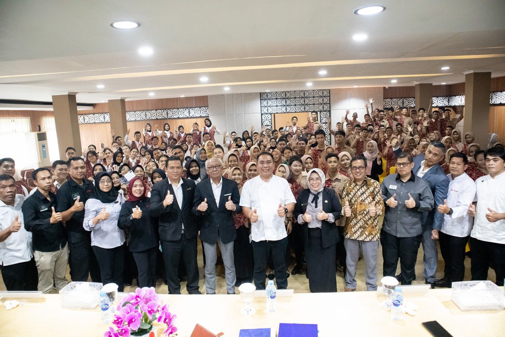 Foto Bersama Nara Sumber dan Siswa Peserta Seminar Expert Talks.