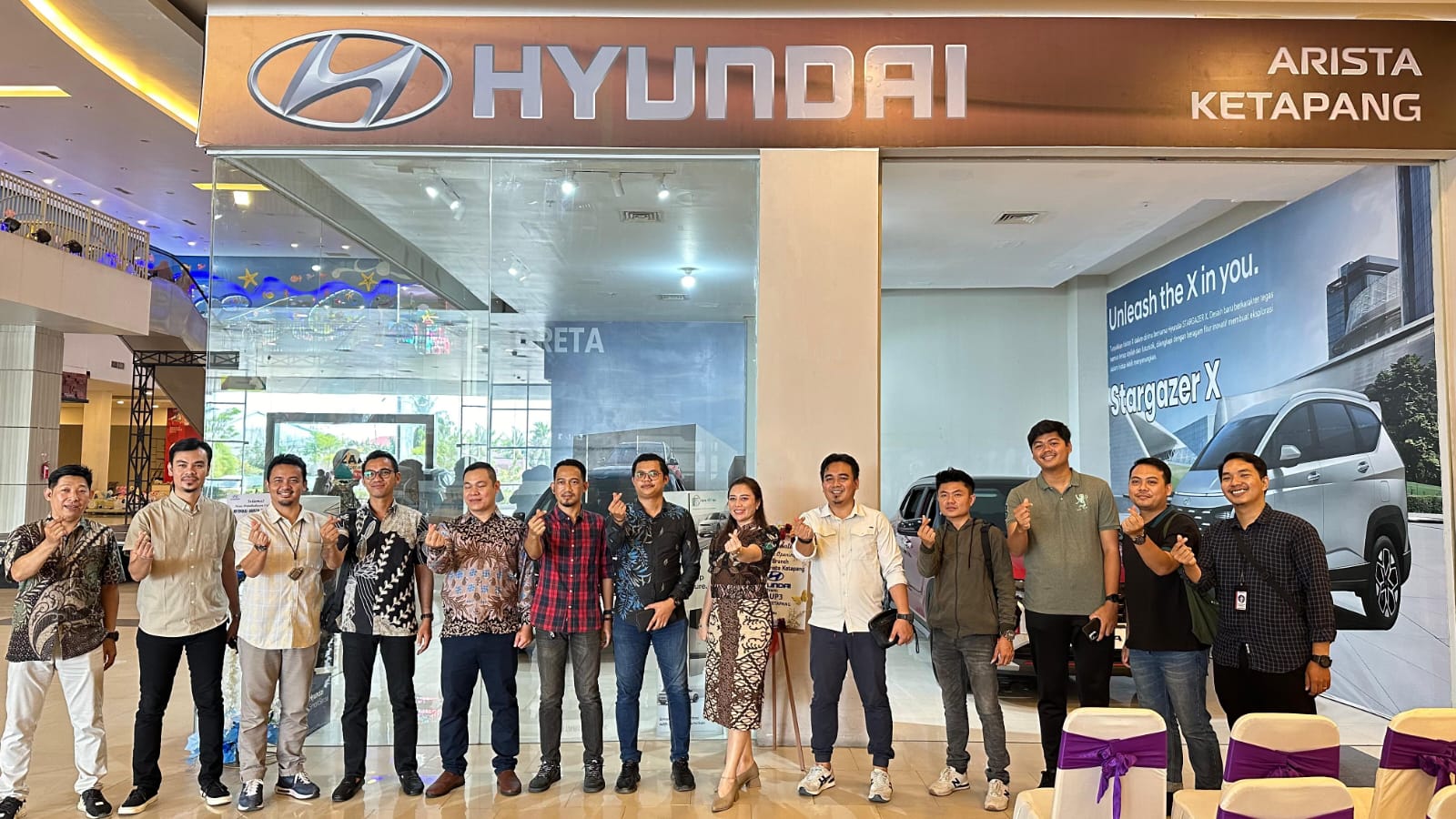 Foto Bersama : Peresmian Showroom Hyundai Arista Ketapang di Citi Mall Ketapang.