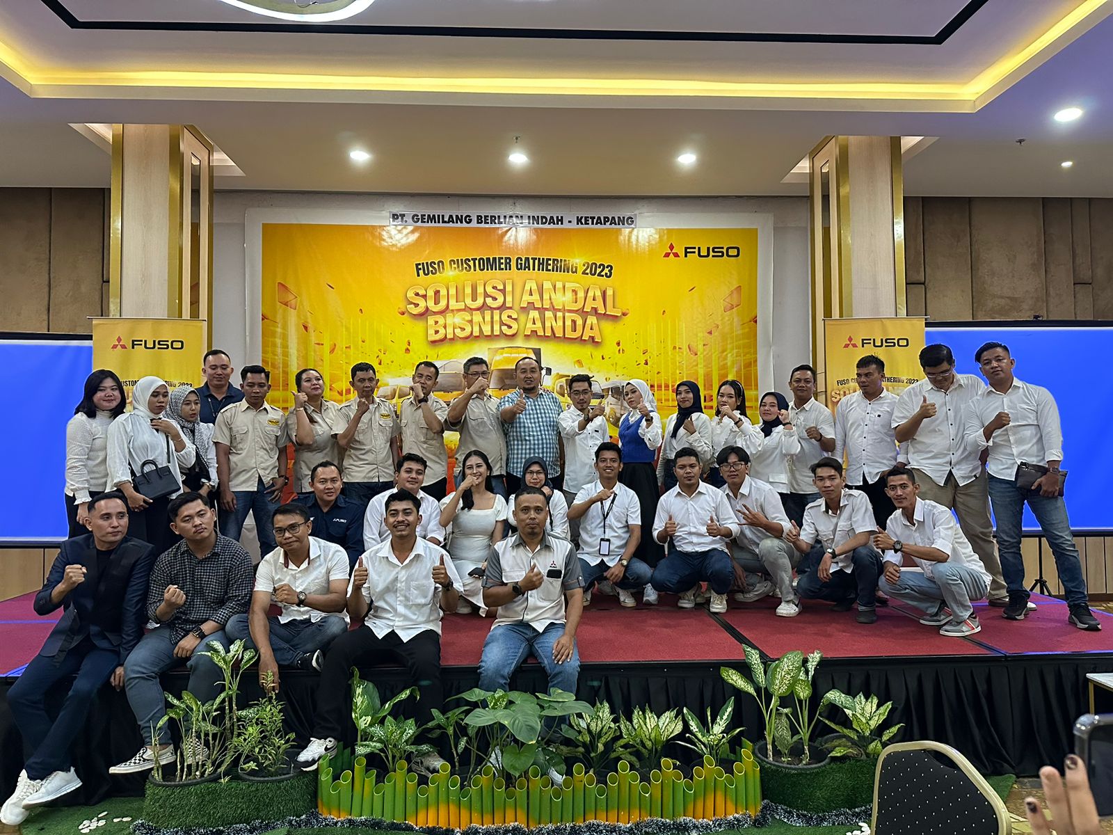 Foto Bersama Pada Fuso Customer Garthering 2023 PT. Gemilang Berlian Indah (GBI) Kabupaten Ketapang di Hotel Grand Zuri Sabtu (14/10) kemarin.