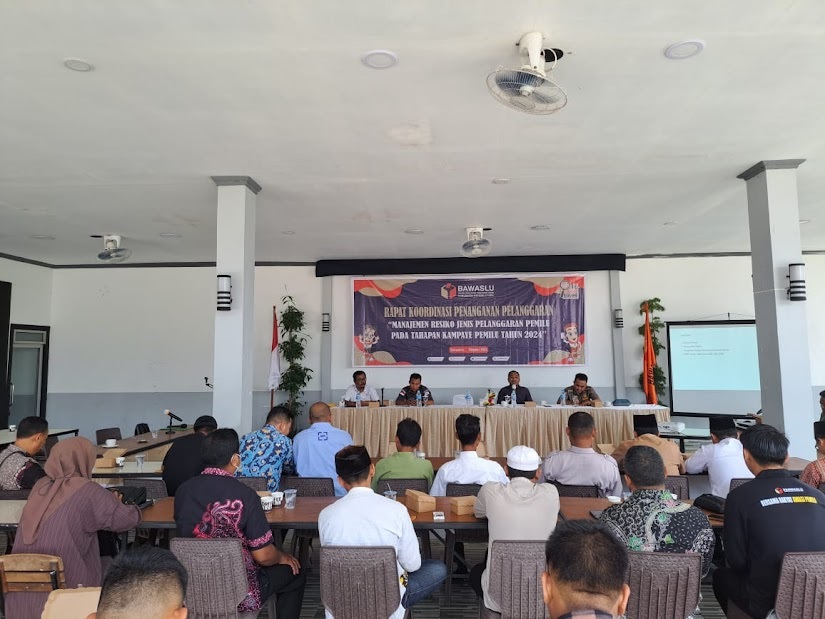 KOORDINASI: Satu di antara kegiatan koordinasi Satuan Intelkam Polres Kayong Utara menjelang Pemilu.