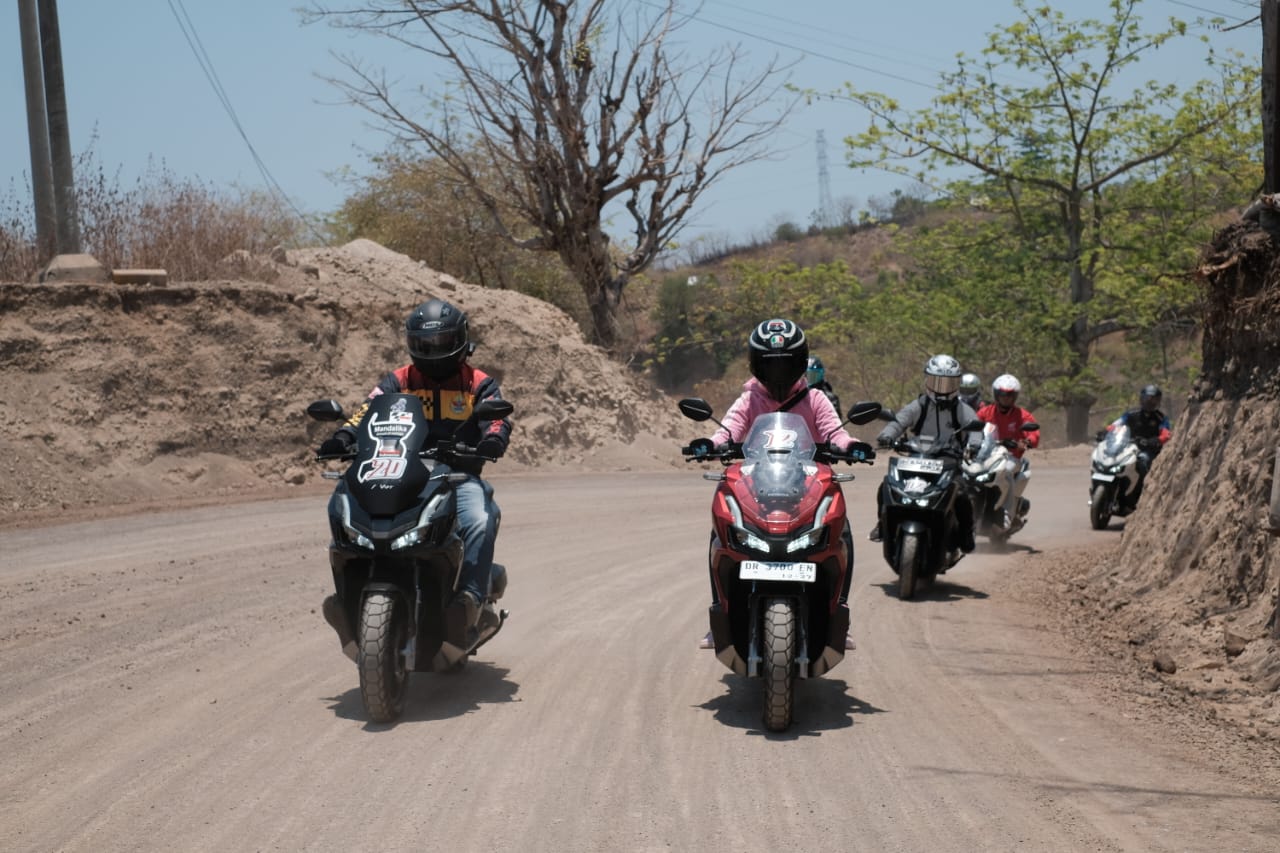 Para bikers Honda ini mengikuti beragam aktivitas menarik yang sekaligus memperkokoh solidaritas persaudaraan sesama bikers di Nusa Tenggara Barat,