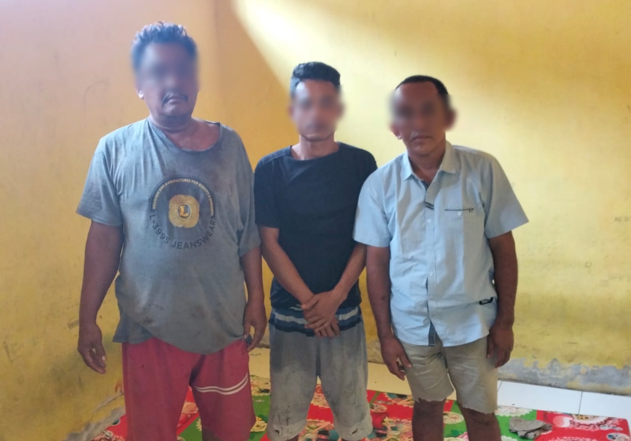 DIAMANKAN: Tiga pelaku pencurian diamankan di Mapolsek Jongkat.