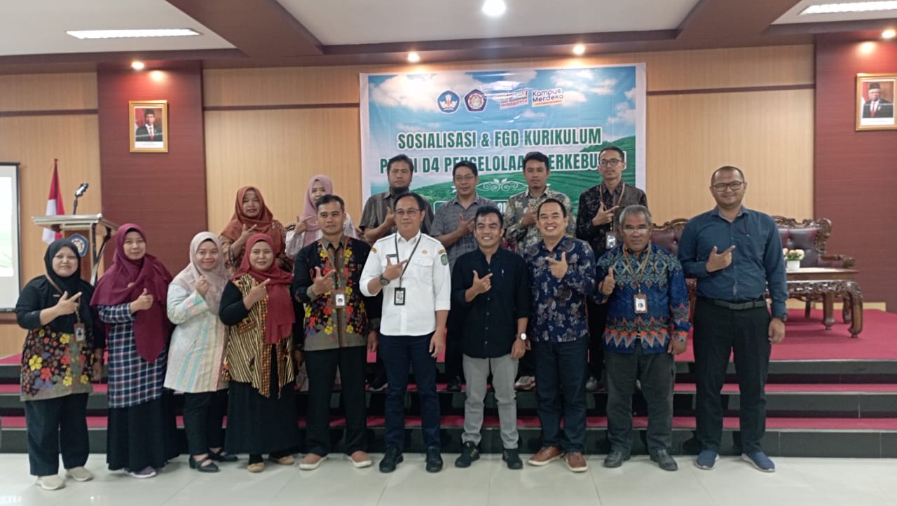 SOSIALISASi: Kepala Dinas Perkebunan Provinsi Kalimantan Barat, Heronimus Hero saat kegiatan Jurusan Agrobisnis Poltesa menggelar Sosialisasi dan FGD Kurikulum Prodi Perkebunan Poltesa.