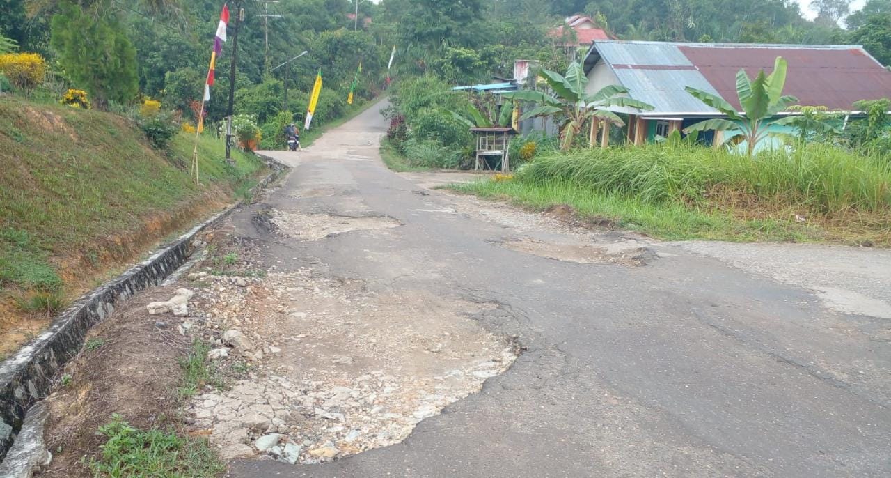 Kondisi Jalan Flamboyan Sanggau.