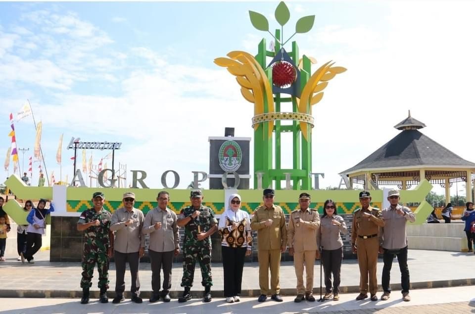 RESMIKAN: Kawasan Agropolitan diresmikan menjadi destinasi wisata tani oleh Pj Gubernur Kalbar, Harisson, Rabu (25/10).