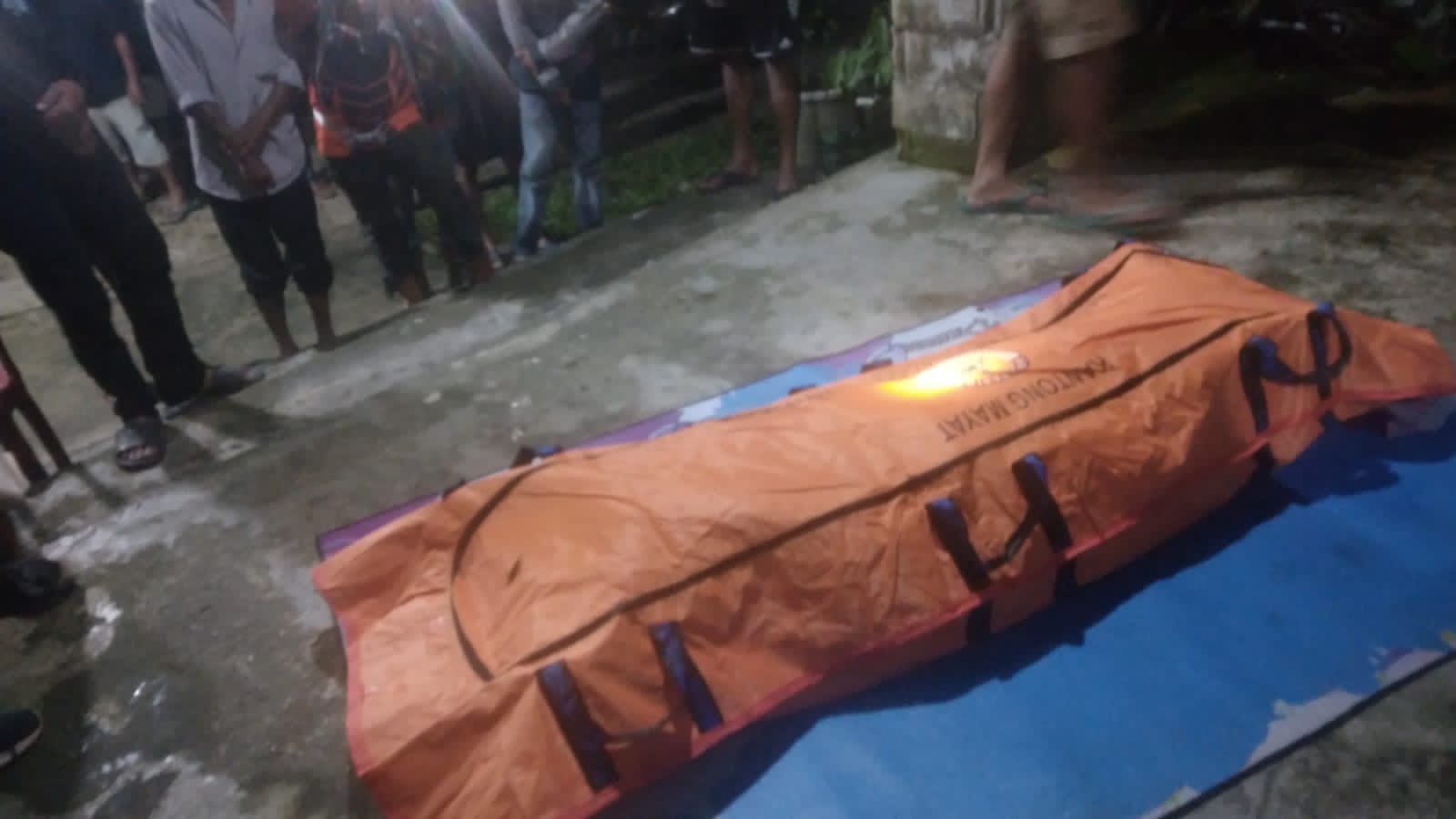 Setelah hilang sepekan, pencarian nenek Fatimah (79) akhirnya usai. Warga Dusun Pesayangan Desa Raja Kecamatan Ngabang tersebut ditemukan dalam keadaan meninggal dunia pada Minggu (29/10) malam.