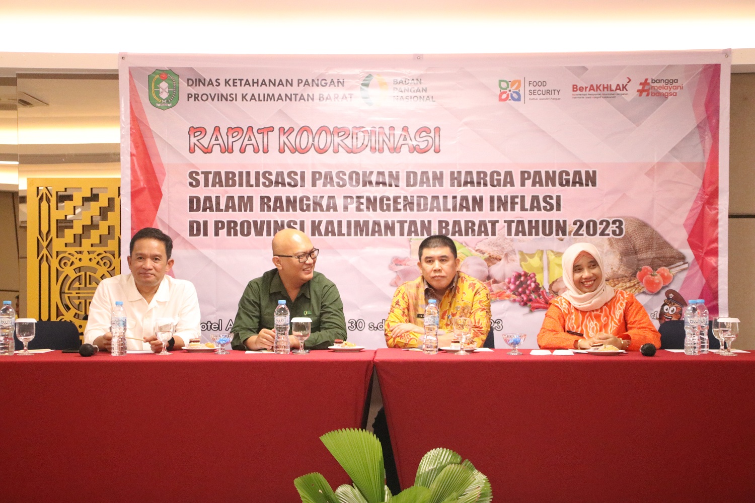 RAKOR:&nbsp;Plh&nbsp;Sekda&nbsp;Kalbar&nbsp;Christianus Lumano&nbsp;menghadiri rakor stabilisasi pasokan dan harga pangan dalam rangka pengendalian inflasi di&nbsp;Kalbar, Senin (30/10).