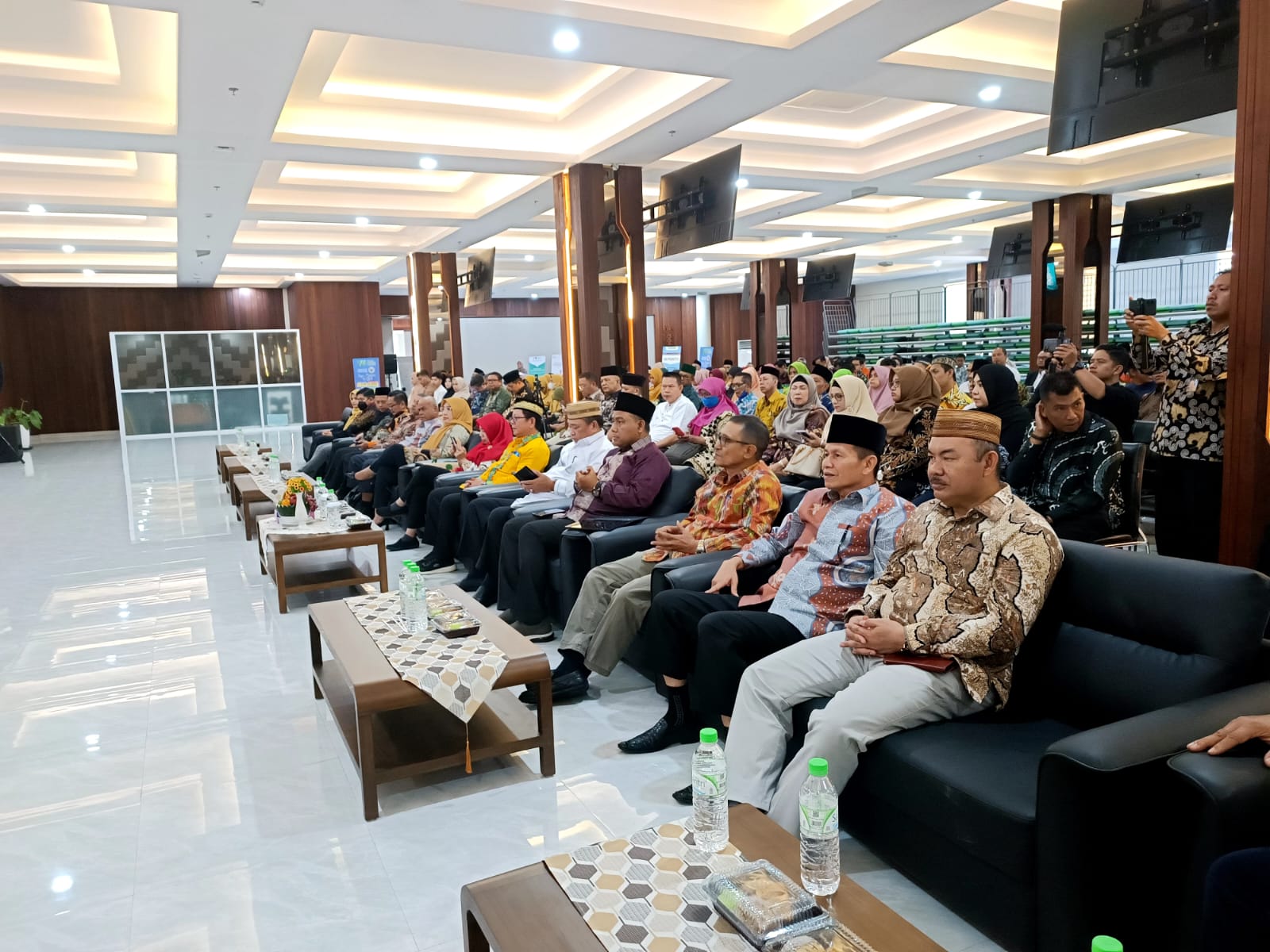 Peserta seminar wakaf uang.