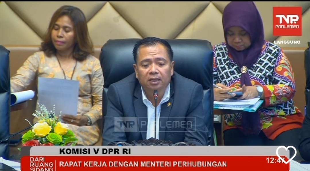 Ketua Komisi V DPR RI melakukan rapat kerja dengan Menteri Perhubungan (Menhub) Budi Karya belum lama ini di Jakarta.