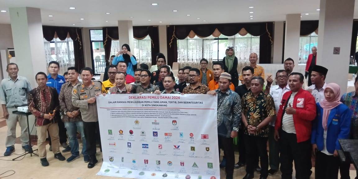 KOLABORASI: Deklarasi Damai Pemilu 2024 menjadi bagian dari sosialisasi Pengawasan Pemilu partisipasi &ldquo;Membangun Kolaborasi Pencegahan Pelanggaran di masa kampanye Pemilu tahun 2024&rdquo;.