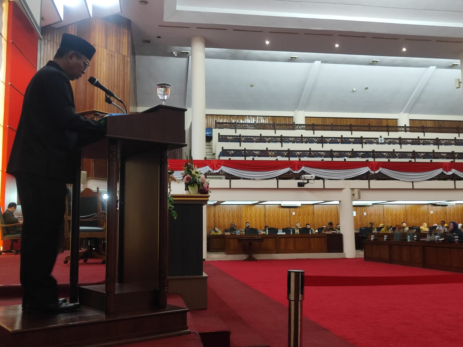 Pemprov Kalbar melalui Alfian membacakan pidato Pj Gubernur Kalbar mengenai postur APBD 2024, yang sudah disepakati Pemprov-DPRD Kalbar, Selasa(21/11).