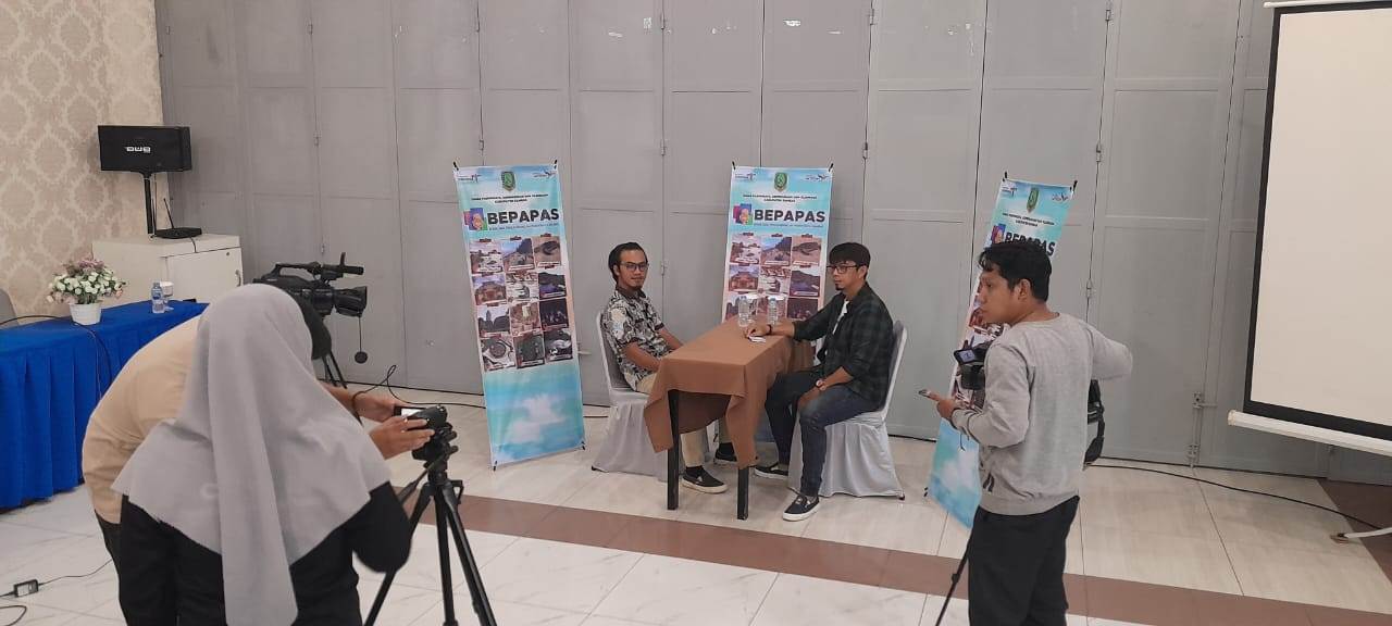 POTENSI WISATA: Ketua Pokdarwis Desa Temajuk saat menyampaikan potensi wisata dalam acara Podcast Bepapas belum lama ini.