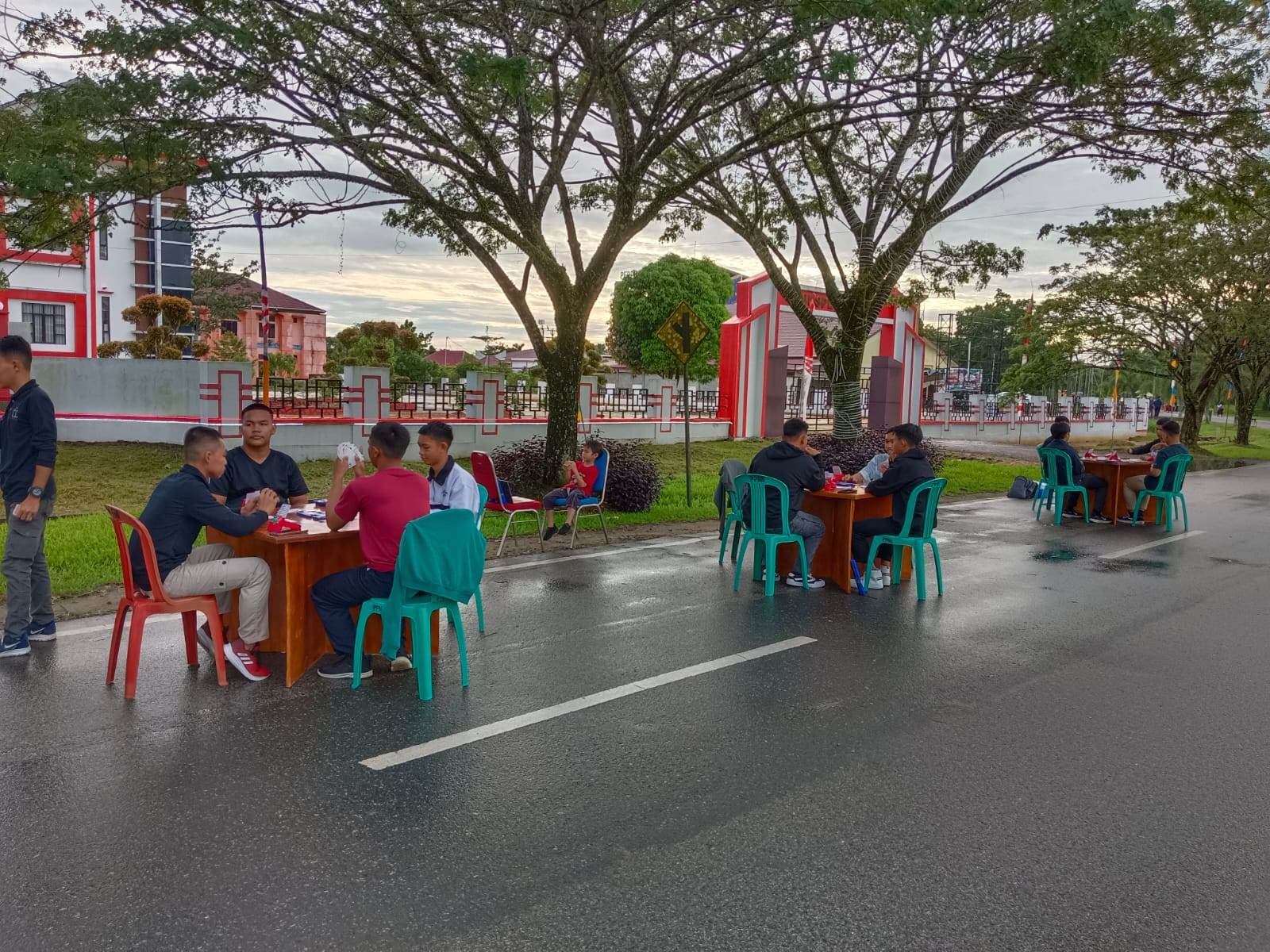 MERAMAIKAN: Suasana CFD Sambas pada Minggu (26/11) yang diramaikan permainan Bridge dari GABSI Sambas.