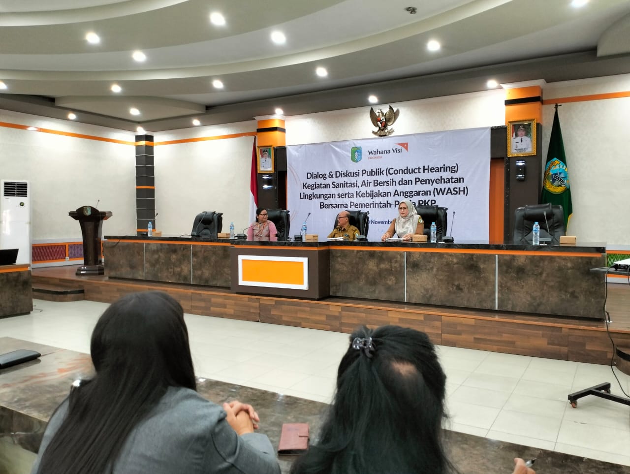 DIALOG PUBLIK : Pemkab Sintang menggelar dialog dan diskusi publik kegiatan sanitasi, air bersih, dan penyehatan lingkungan serta kebijakan anggaran (WASH) bersama Pokja PKP.