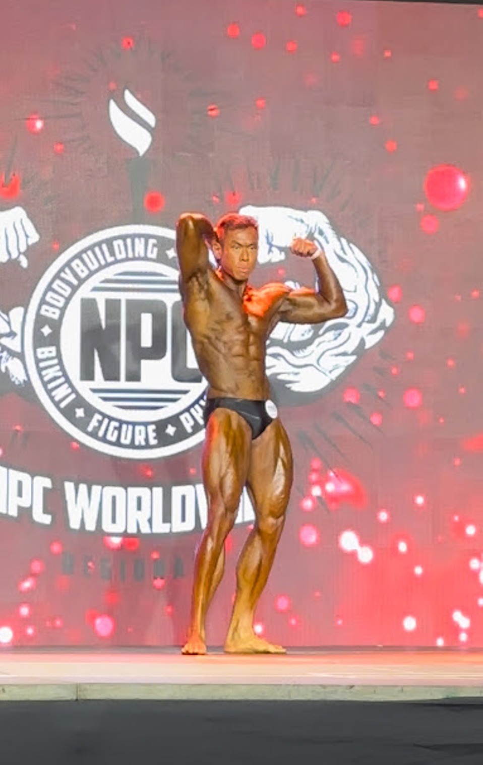 Derrick Connery saat memperlihatkan kebolehannya dalam Physique di NPC IFBB Pro League Philippines, 19 November lalu
