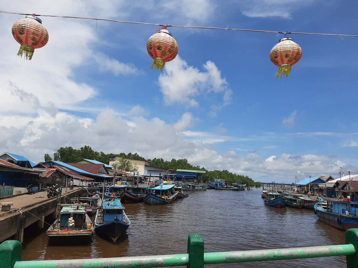 Desa Sungai Kakap, Kubu Raya menjadi desa yang sebagian besar warganya bermata pencaharian sebagai nelayan.