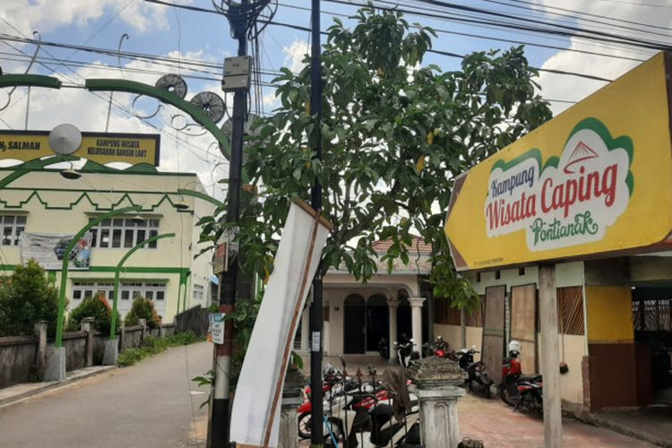 Gang Hj. Salmah, salah satu pintu masuk menuju Kampung Wisata Caping.