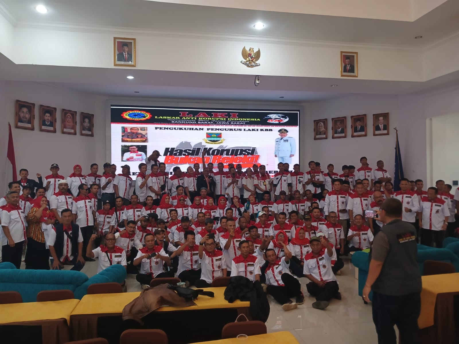 Pengurus LAKI Bandung Barat berfoto bersama pengurus DPP LAKI, seusai dibekali petinggi KPK RI secara daring online.